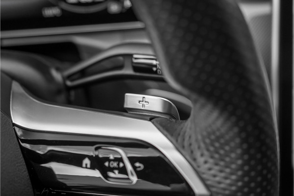 Mercedes-Benz C-Klasse 200 Launch Edition AMG Line Pano Burmester Trekhaak Camera Stoelverw
