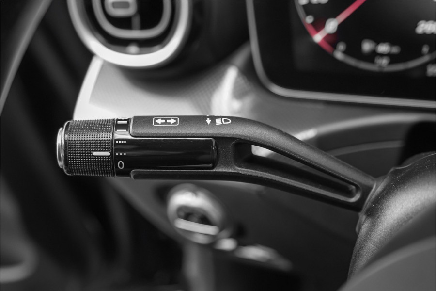 Mercedes-Benz C-Klasse 200 Launch Edition AMG Line Pano Burmester Trekhaak Camera Stoelverw