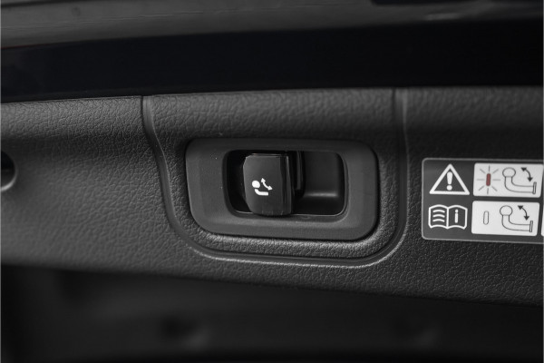Mercedes-Benz C-Klasse 200 Launch Edition AMG Line Pano Burmester Trekhaak Camera Stoelverw