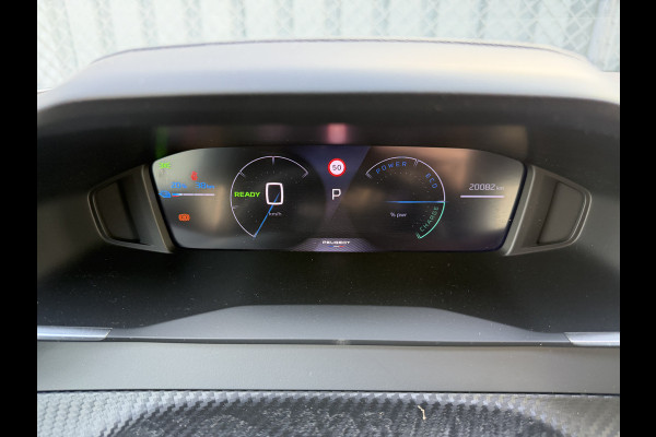 Peugeot e-2008 EV Allure 50 kWh (Keyless Entry - LED - Parkeersensoren V+A - Navigatie - Automatische Airco - 3D Cockpit - Apple Carplay)