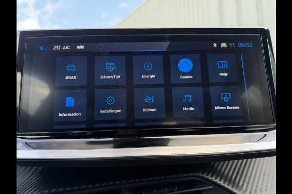 Peugeot e-2008 EV Allure 50 kWh (Keyless Entry - LED - Parkeersensoren V+A - Navigatie - Automatische Airco - 3D Cockpit - Apple Carplay)