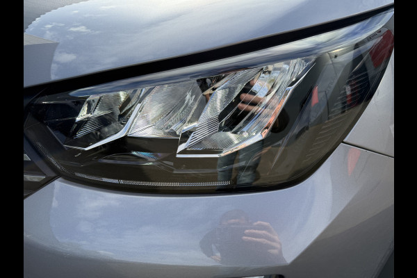 Peugeot e-2008 EV Allure 50 kWh (Keyless Entry - LED - Parkeersensoren V+A - Navigatie - Automatische Airco - 3D Cockpit - Apple Carplay)