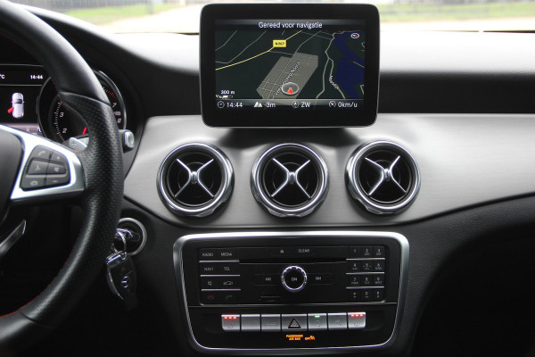 Mercedes-Benz GLA 200 AMG Line
