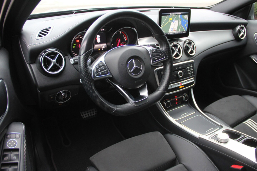 Mercedes-Benz GLA 220 4MATIC AMG Line | Navi | Dodehoekassist | LED | El.Achterklep | PDC | Cruise | Keyless | ISOFIX |