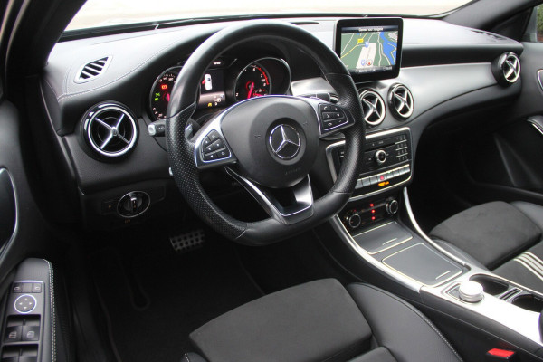 Mercedes-Benz GLA 220 4MATIC AMG Line | Navi | Dodehoekassist | LED | El.Achterklep | PDC | Cruise | Keyless | ISOFIX |