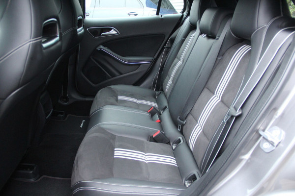 Mercedes-Benz GLA 220 4MATIC AMG Line | Navi | Dodehoekassist | LED | El.Achterklep | PDC | Cruise | Keyless | ISOFIX |