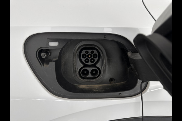 Volkswagen ID.4 Business 77 kWh [ 3-Fase-11kW ] {SOH-83%} (INCL-BTW) *LEATHER-ARTVELOURS | ADAPTIVE-CRUISE | FULL-LED | HEATED-COMFORTSEATS | KEYLESS | CAMERA | DIGI-COCKPIT | DAB | NAVI-FULLMAP | PRIVACY-GLASS | ECC | PDC | TOWBAR | 19''ALU*