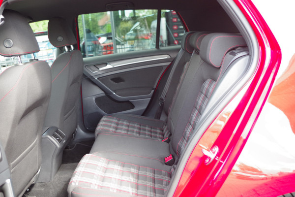 Volkswagen Golf 2.0 TSI GTI 245 PK Automaat Performance, Winterpakket, Digitale Cockpit, Carplay, Climate Control