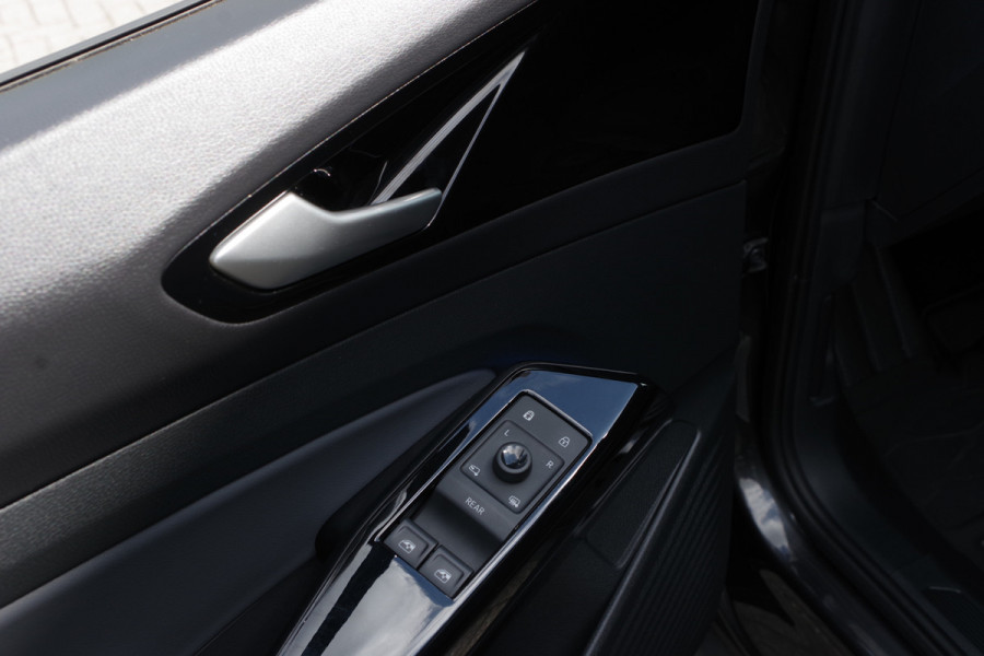 Volkswagen ID.4 Pure 52 kWh 149 PK, Adap. Cruise Control, Stuur- & Stoelverwarming, Carplay, LED, Parkeersensoren