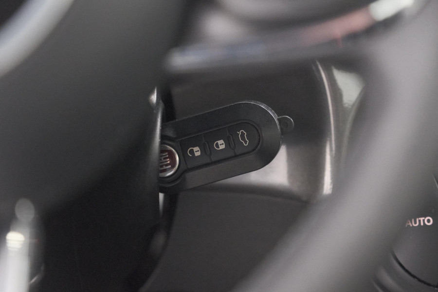 Fiat 500 1.0 Hybrid Dolcevita | Panoramadak | Apple Carplay | Parkeersensoren