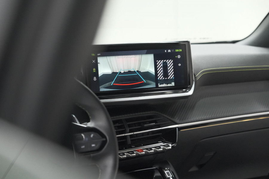 Peugeot 2008 PureTech 130 EAT8 GT | Camera | Apple Carplay | Parkeersensoren | 17 Inch Lichtmetalen Velgen