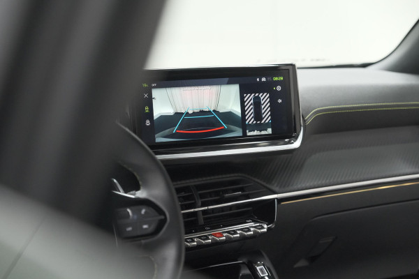 Peugeot 2008 PureTech 130 EAT8 GT | Camera | Apple Carplay | Parkeersensoren | 17 Inch Lichtmetalen Velgen