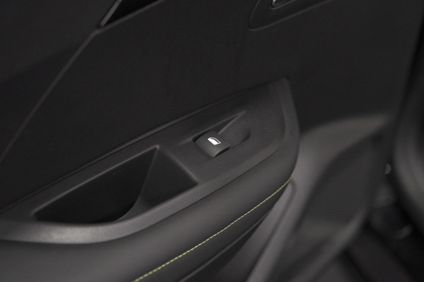 Peugeot 2008 PureTech 130 EAT8 GT | Camera | Apple Carplay | Parkeersensoren | 17 Inch Lichtmetalen Velgen