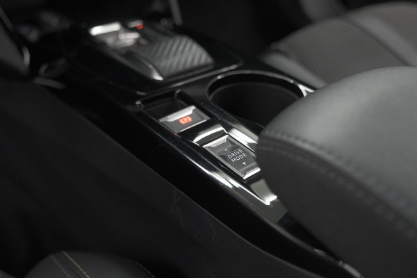 Peugeot 2008 PureTech 130 EAT8 GT | Camera | Apple Carplay | Parkeersensoren | 17 Inch Lichtmetalen Velgen