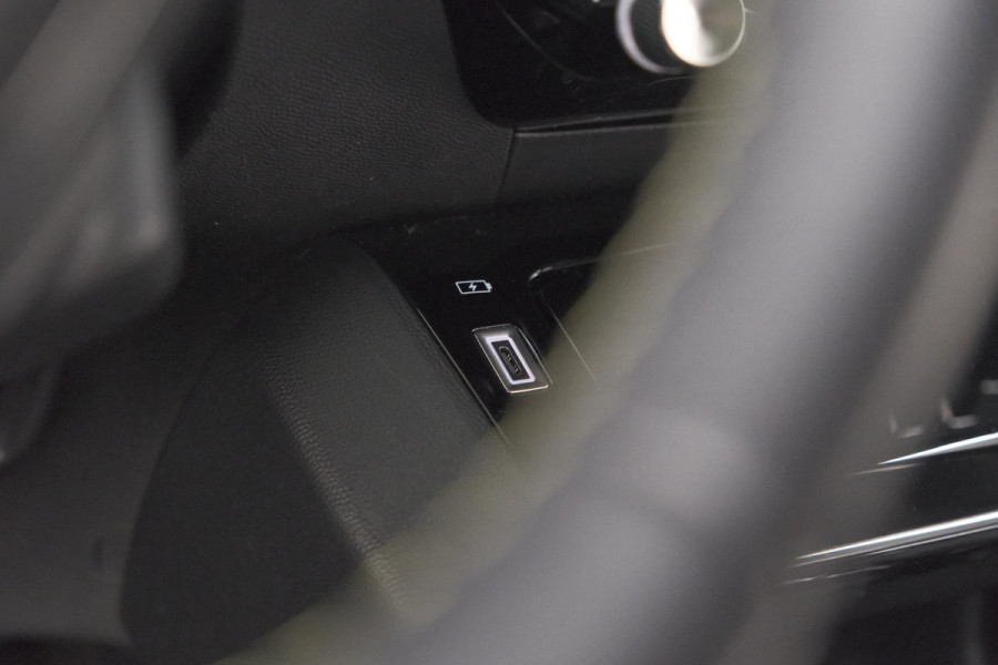 Peugeot 2008 PureTech 130 EAT8 GT | Camera | Apple Carplay | Parkeersensoren | 17 Inch Lichtmetalen Velgen