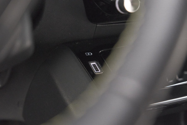 Peugeot 2008 PureTech 130 EAT8 GT | Camera | Apple Carplay | Parkeersensoren | 17 Inch Lichtmetalen Velgen