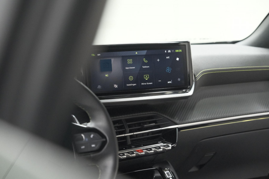 Peugeot 2008 PureTech 130 EAT8 GT | Camera | Apple Carplay | Parkeersensoren | 17 Inch Lichtmetalen Velgen