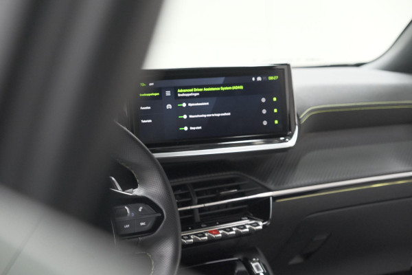 Peugeot 2008 PureTech 130 EAT8 GT | Camera | Apple Carplay | Parkeersensoren | 17 Inch Lichtmetalen Velgen