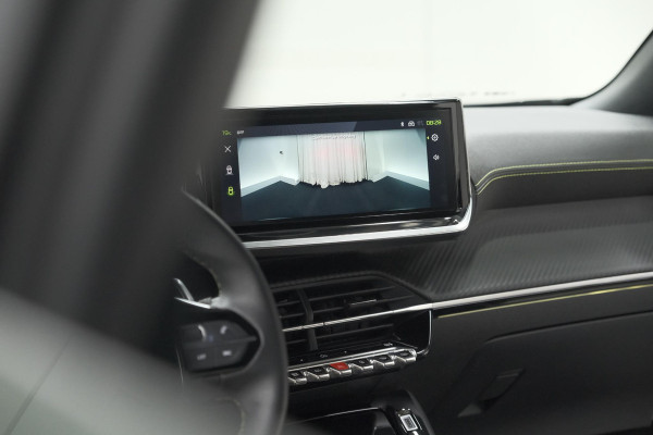Peugeot 2008 PureTech 130 EAT8 GT | Camera | Apple Carplay | Parkeersensoren | 17 Inch Lichtmetalen Velgen