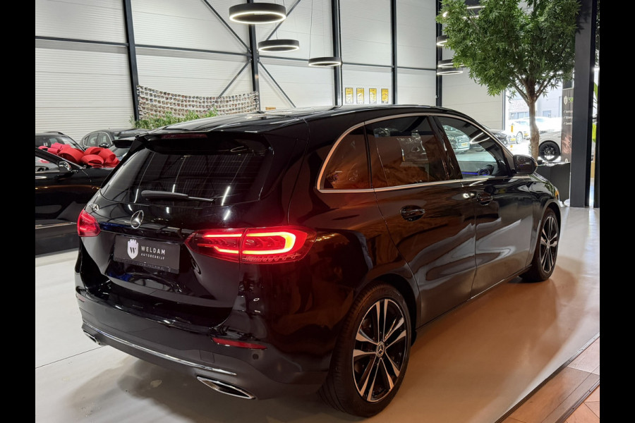 Mercedes-Benz B-Klasse 180 Business Solution AMG | CarPlay | Camera | Cruise | LED | Stoelverwarming | PDC | Dealer onderhouden