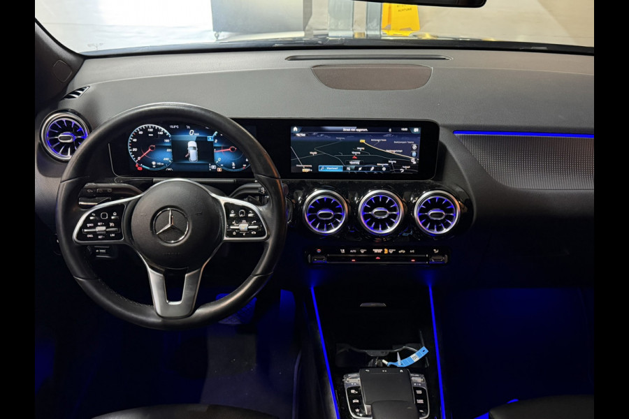 Mercedes-Benz B-Klasse 180 Business Solution AMG | CarPlay | Camera | Cruise | LED | Stoelverwarming | PDC | Dealer onderhouden