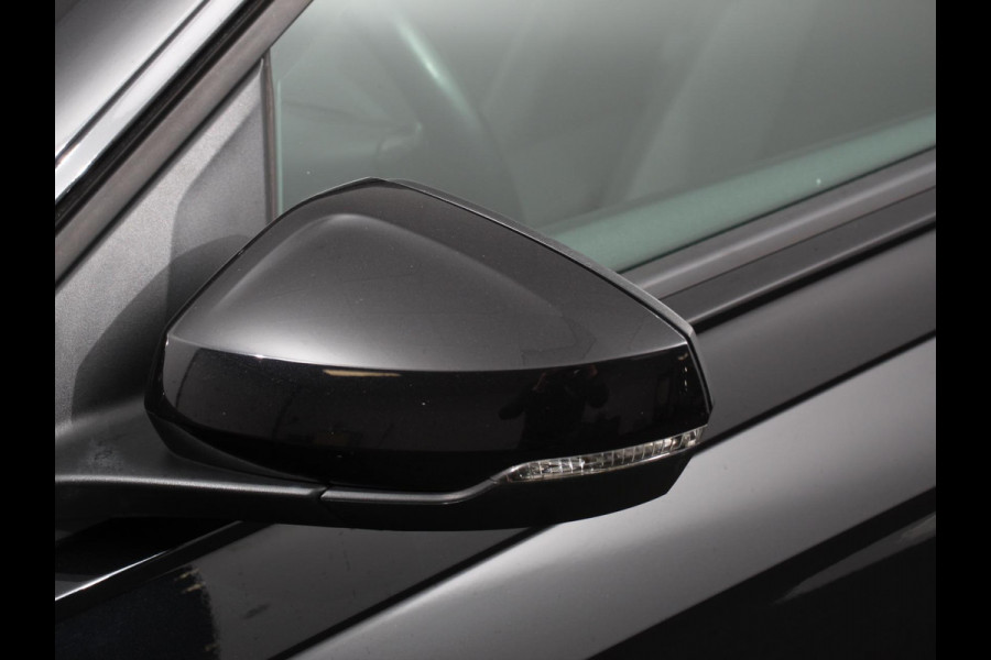 Volkswagen Polo 1.0 TSI Life Navigatie  Digitale Cockpit  Airco  Parkeer sensoren V+A LED  Lichtmetalen Velgen  Bluetooth  Limitter