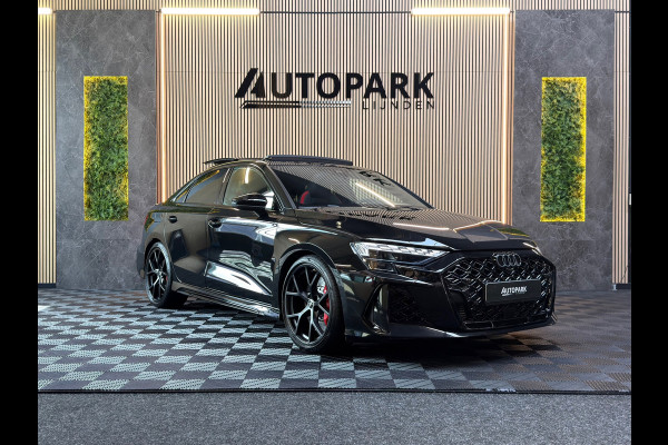 Audi RS3 Limousine 2.5 TFSI RS 3 quattro BTW|PANO|SONOS|HuD|MATRIX|ACC|KEYLESS|CARPLAY|FABRIEKSGARANTIE|2025|DODEHOEK|BOMVOL!