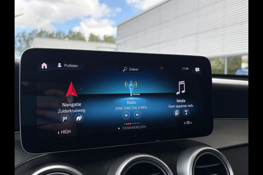 Mercedes-Benz GLC 300e 4MATIC AMG Line 320pk | PHEV | Panoramadak | Burmester Audio | Stoelverwarming | Achteruitrijcamera | 360 Camera | Dealeronderhouden