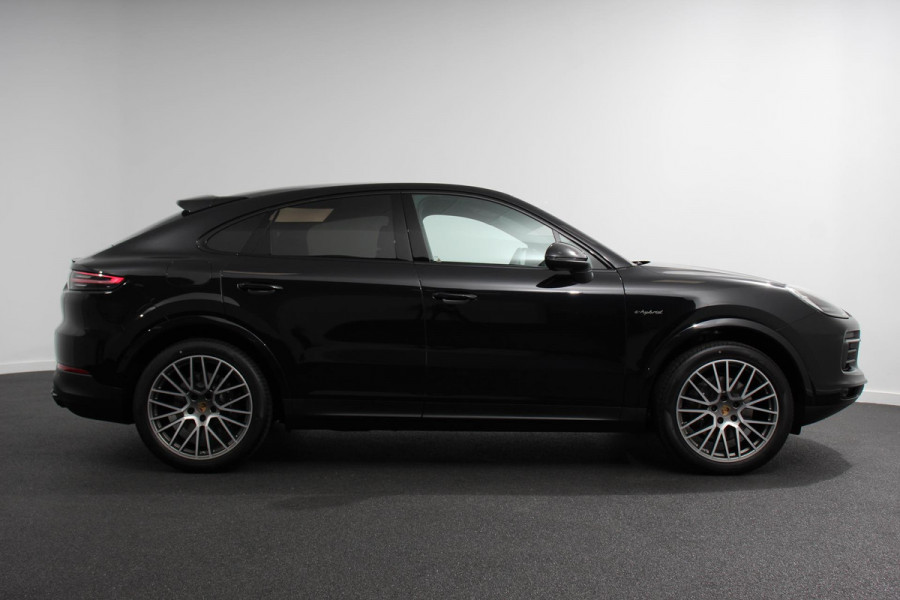 Porsche Cayenne Coupé 3.0 E-Hybrid Platinum Edition Luchtvering Leder Panoramadak Camera Navigatie Elektrisch bedienbare achterklep Apple Carplay/ Android  Lichtmetalen velgen Cruise control Sfeerlichting