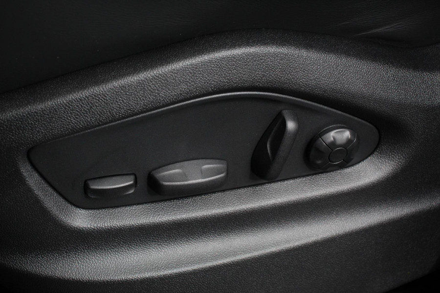Porsche Cayenne Coupé 3.0 E-Hybrid Platinum Edition Luchtvering Leder Panoramadak Camera Navigatie Elektrisch bedienbare achterklep Apple Carplay/ Android  Lichtmetalen velgen Cruise control Sfeerlichting