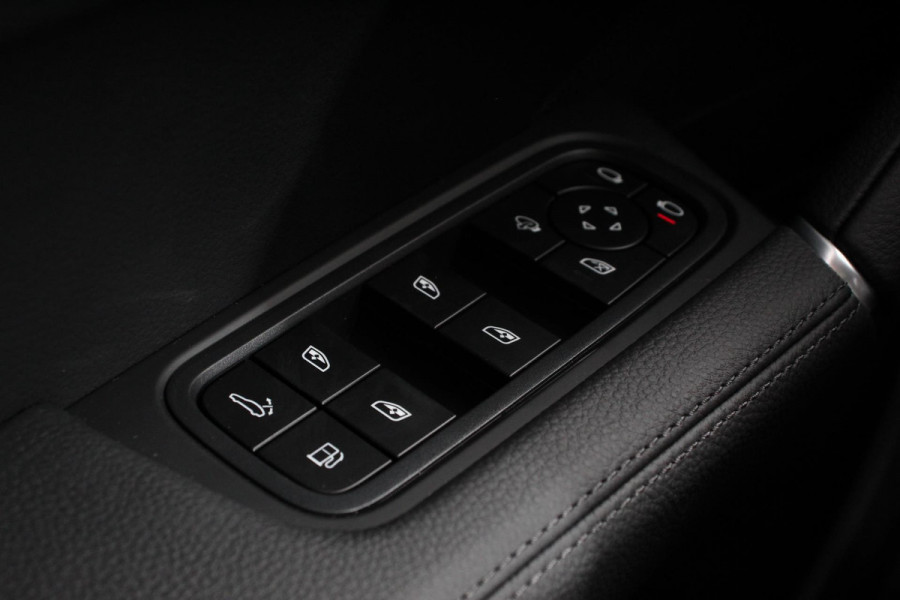 Porsche Cayenne Coupé 3.0 E-Hybrid Platinum Edition Luchtvering Leder Panoramadak Camera Navigatie Elektrisch bedienbare achterklep Apple Carplay/ Android  Lichtmetalen velgen Cruise control Sfeerlichting