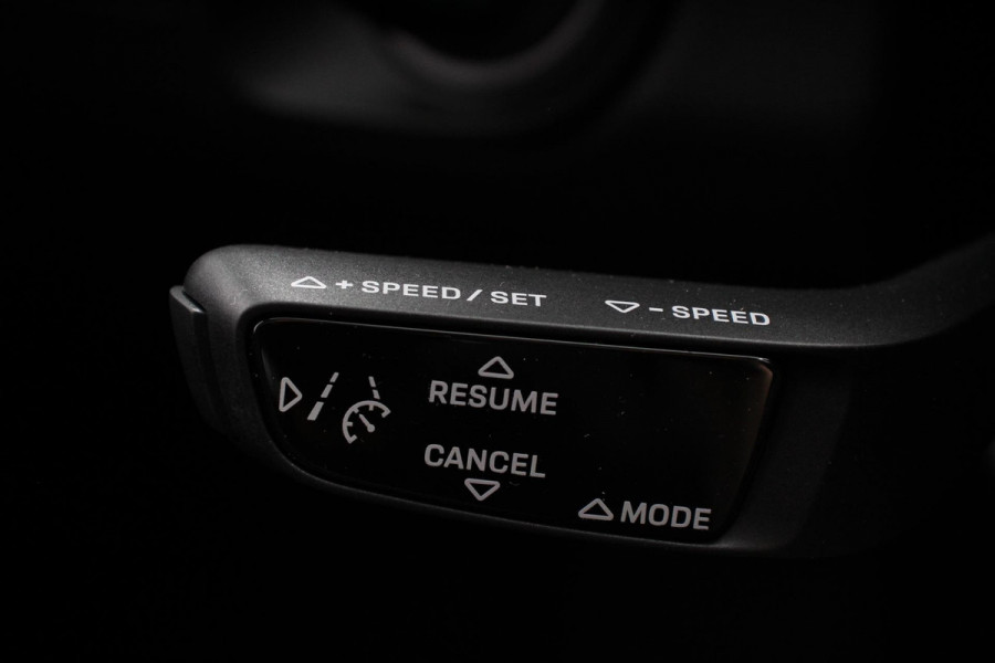 Porsche Cayenne Coupé 3.0 E-Hybrid Platinum Edition Luchtvering Leder Panoramadak Camera Navigatie Elektrisch bedienbare achterklep Apple Carplay/ Android  Lichtmetalen velgen Cruise control Sfeerlichting