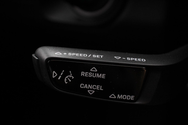 Porsche Cayenne Coupé 3.0 E-Hybrid Platinum Edition Luchtvering Leder Panoramadak Camera Navigatie Elektrisch bedienbare achterklep Apple Carplay/ Android  Lichtmetalen velgen Cruise control Sfeerlichting