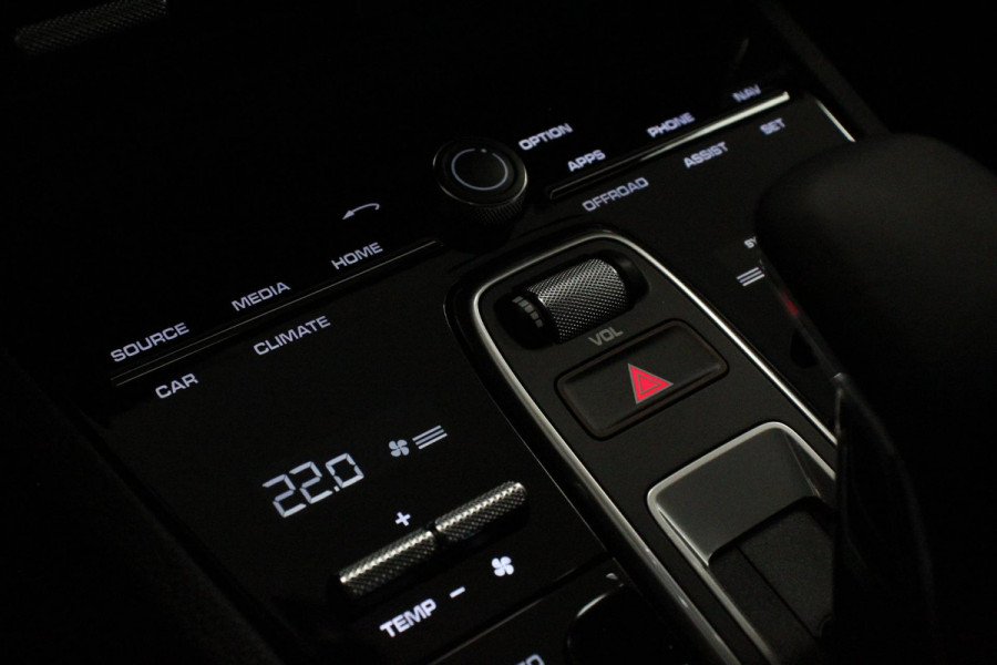 Porsche Cayenne Coupé 3.0 E-Hybrid Platinum Edition Luchtvering Leder Panoramadak Camera Navigatie Elektrisch bedienbare achterklep Apple Carplay/ Android  Lichtmetalen velgen Cruise control Sfeerlichting