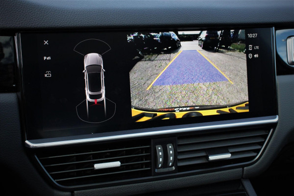 Porsche Cayenne Coupé 3.0 E-Hybrid Platinum Edition Luchtvering Leder Panoramadak Camera Navigatie Elektrisch bedienbare achterklep Apple Carplay/ Android  Lichtmetalen velgen Cruise control Sfeerlichting