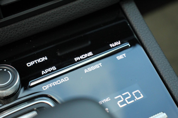 Porsche Cayenne Coupé 3.0 E-Hybrid Platinum Edition Luchtvering Leder Panoramadak Camera Navigatie Elektrisch bedienbare achterklep Apple Carplay/ Android  Lichtmetalen velgen Cruise control Sfeerlichting