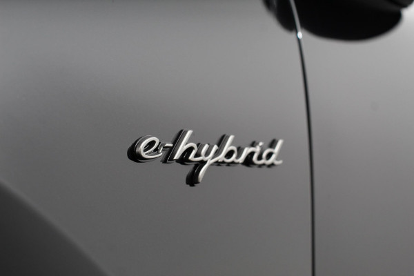 Porsche Cayenne Coupé 3.0 E-Hybrid Platinum Edition Luchtvering Leder Panoramadak Camera Navigatie Elektrisch bedienbare achterklep Apple Carplay/ Android  Lichtmetalen velgen Cruise control Sfeerlichting