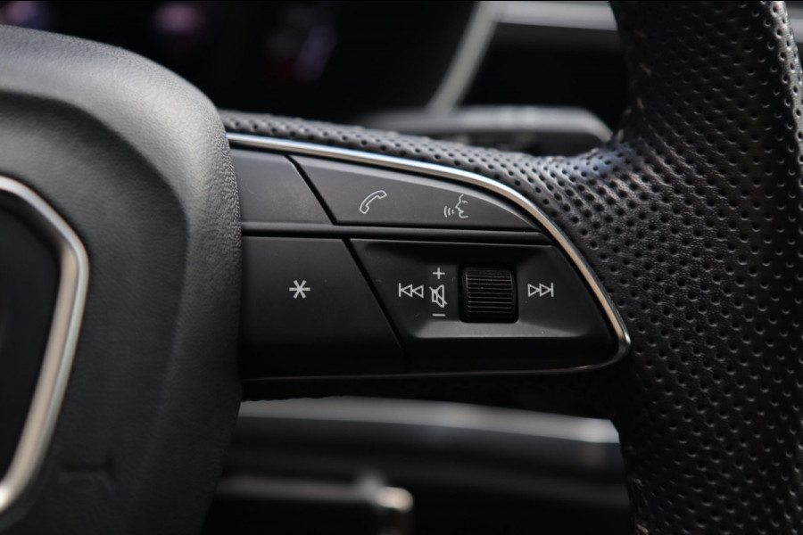 Audi Q3 35 TFSI 3x S Line / PANODAK / CARPLAY / SFEERVERL. / ELEK. STOEL