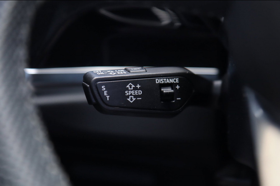 Audi Q3 35 TFSI 3x S Line / PANODAK / CARPLAY / SFEERVERL. / ELEK. STOEL