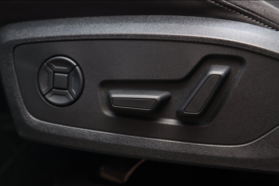 Audi Q3 35 TFSI 3x S Line / PANODAK / CARPLAY / SFEERVERL. / ELEK. STOEL