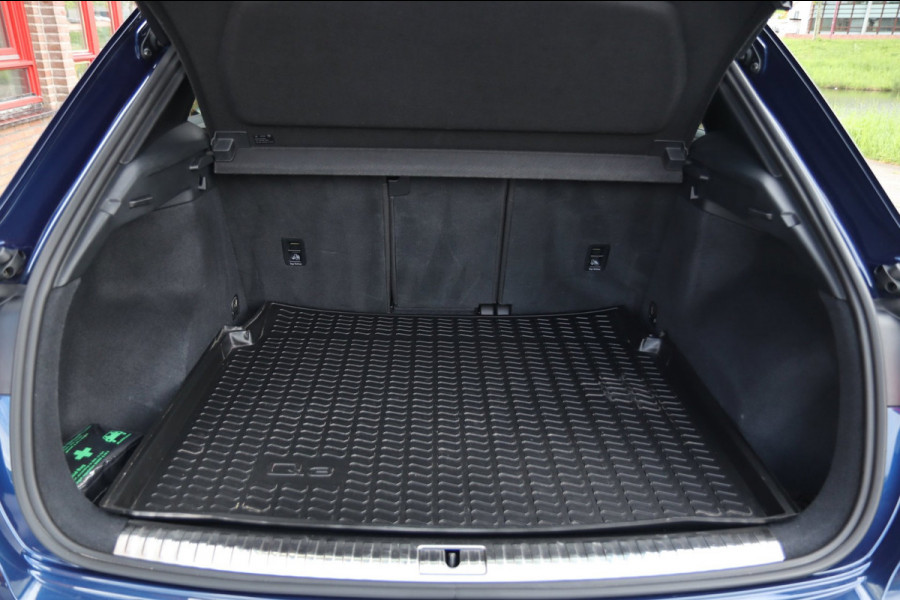 Audi Q3 35 TFSI 3x S Line / PANODAK / CARPLAY / SFEERVERL. / ELEK. STOEL
