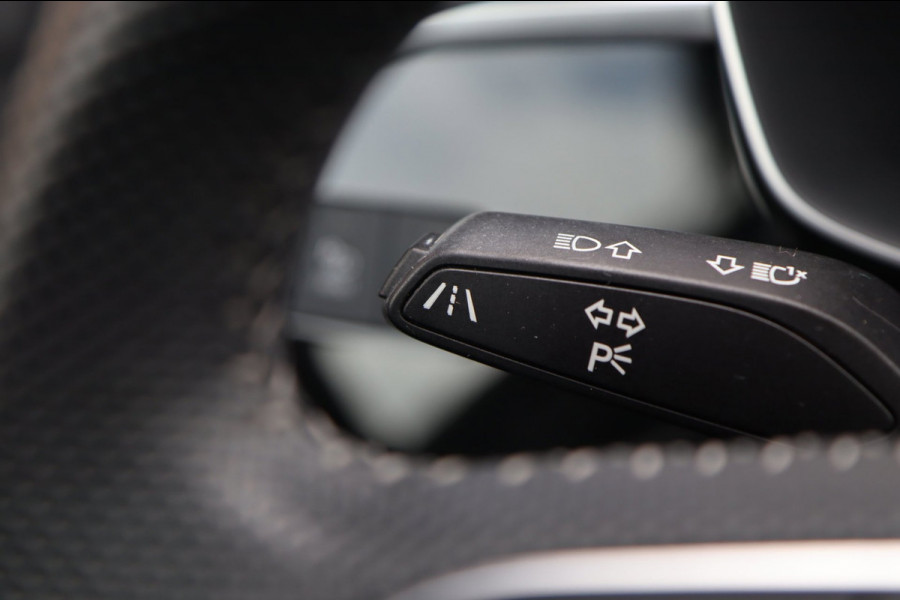 Audi Q3 35 TFSI 3x S Line / PANODAK / CARPLAY / SFEERVERL. / ELEK. STOEL