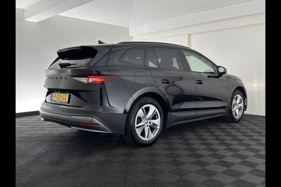 Škoda ENYAQ iV 60 [ 3-Fase-11kW ] {SOH-88%} (INCL-BTW) *LEATHER-FABRIC | FULL-LED | DIGI-COCKPIT | CAMERA | KEYLESS | NAVI-FULLMAP | AMBIENTLIGHT | ECC | HEATED-COMFORTSEATS | PRIVACY-GLASS | DAB+ | PDC | CRUISE | 19"ALU*