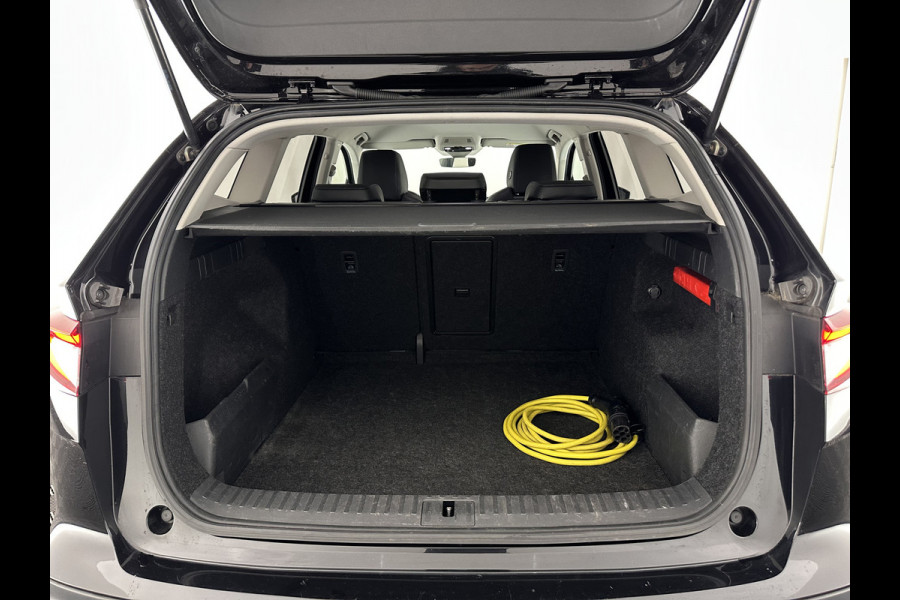 Škoda ENYAQ iV 60 [ 3-Fase-11kW ] {SOH-88%} (INCL-BTW) *LEATHER-FABRIC | FULL-LED | DIGI-COCKPIT | CAMERA | KEYLESS | NAVI-FULLMAP | AMBIENTLIGHT | ECC | HEATED-COMFORTSEATS | PRIVACY-GLASS | DAB+ | PDC | CRUISE | 19"ALU*