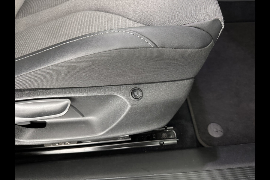 Škoda ENYAQ iV 60 [ 3-Fase-11kW ] {SOH-88%} (INCL-BTW) *LEATHER-FABRIC | FULL-LED | DIGI-COCKPIT | CAMERA | KEYLESS | NAVI-FULLMAP | AMBIENTLIGHT | ECC | HEATED-COMFORTSEATS | PRIVACY-GLASS | DAB+ | PDC | CRUISE | 19"ALU*