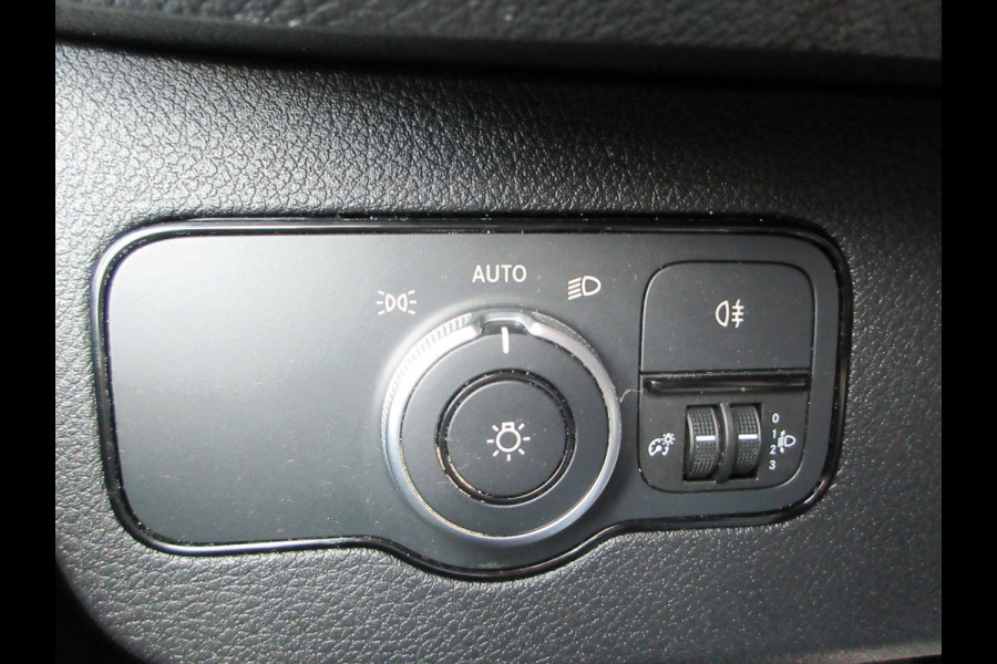 Mercedes-Benz Sprinter 215cdi, L2H2, Automaat, Airco, Camera, Navigatie, 3-Zits, Trekhaak.