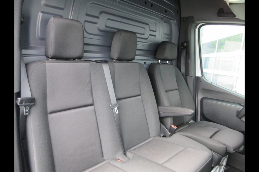 Mercedes-Benz Sprinter 215cdi, L2H2, Automaat, Airco, Camera, Navigatie, 3-Zits, Trekhaak.