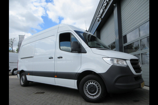 Mercedes-Benz Sprinter 215cdi, L2H2, Automaat, Airco, Camera, Navigatie, 3-Zits, Trekhaak.