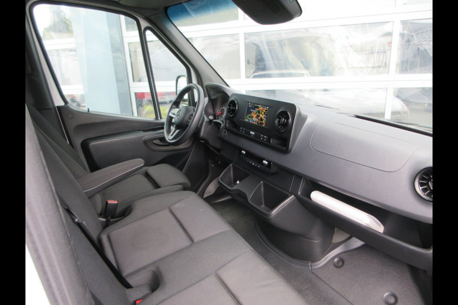 Mercedes-Benz Sprinter 215cdi, L2H2, Automaat, Airco, Camera, Navigatie, 3-Zits, Trekhaak.