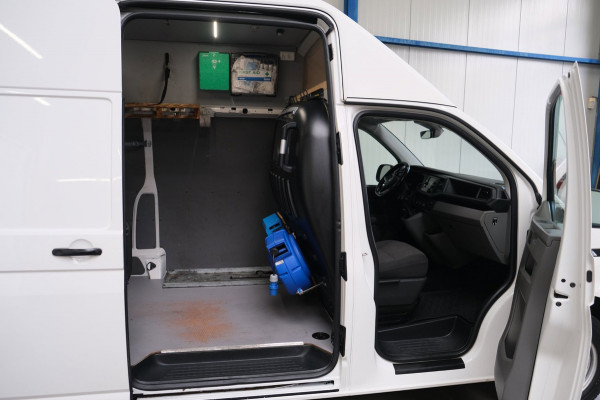 Volkswagen Transporter 2.0 TDI L2H2 30 - Airco, Cruise, PDC, Carplay, Inrichting, Trekhaak.
